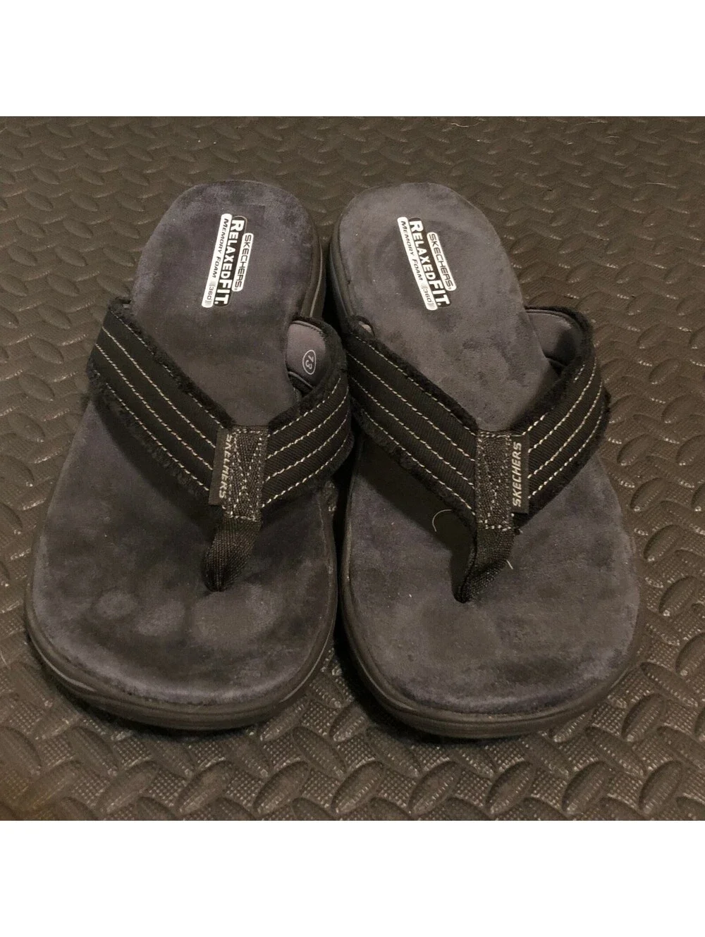 Skechers Relaxed Fit Supreme Memory Foam Black Flip Flop Sandals Size 13 in Box